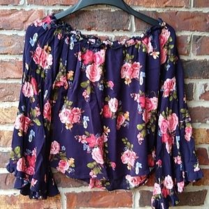 Sapphire O floral bell sleeved crop top